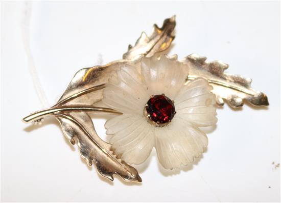 Floral brooch